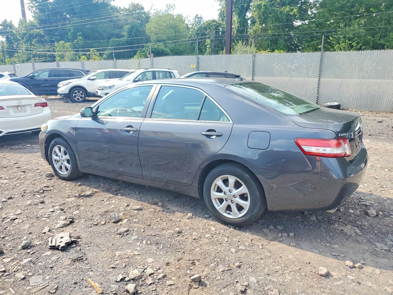 2011 Toyota Camry Le V6 - Image 2