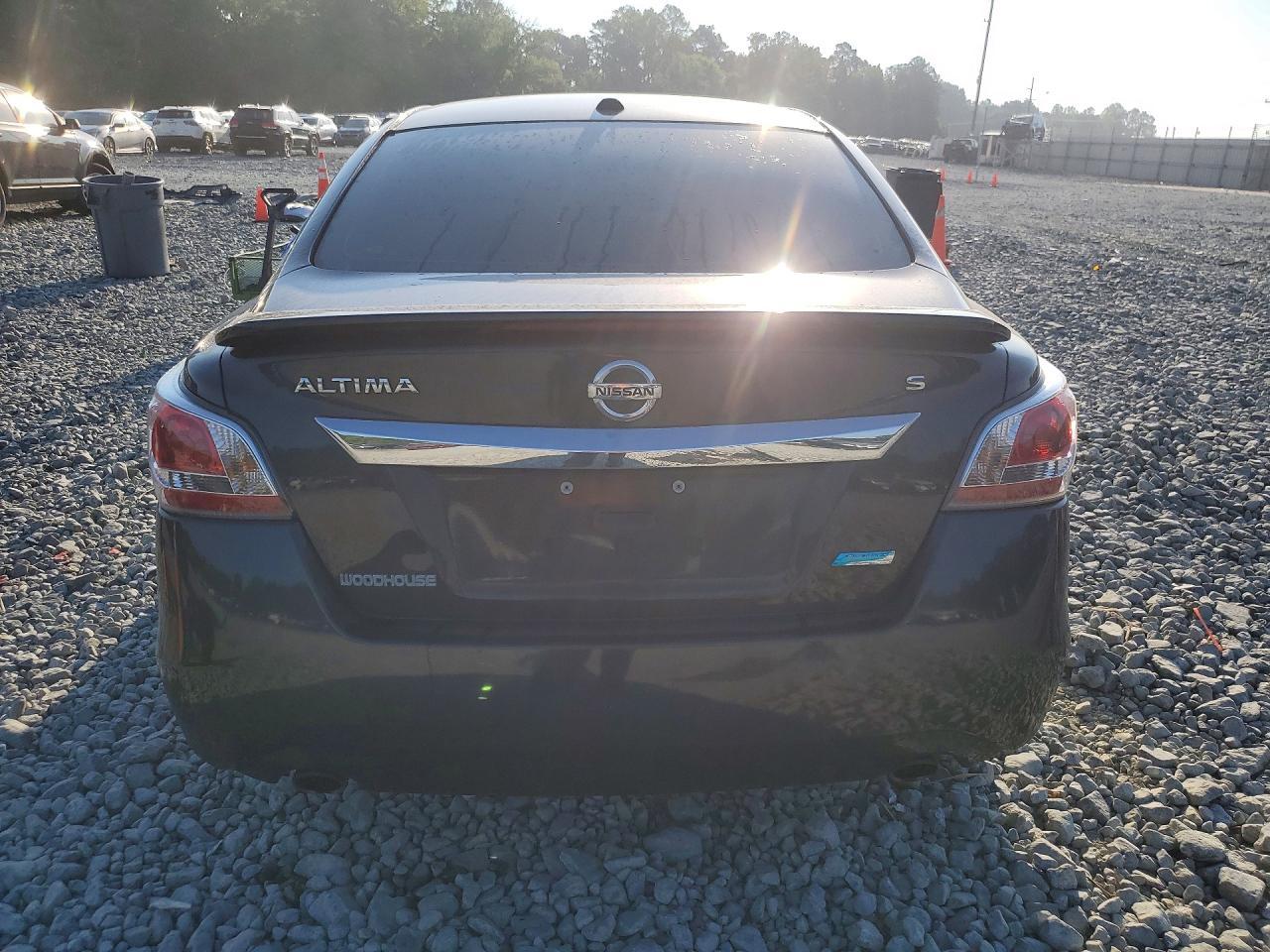 2014 Nissan Altima 2.5 S - Image 6