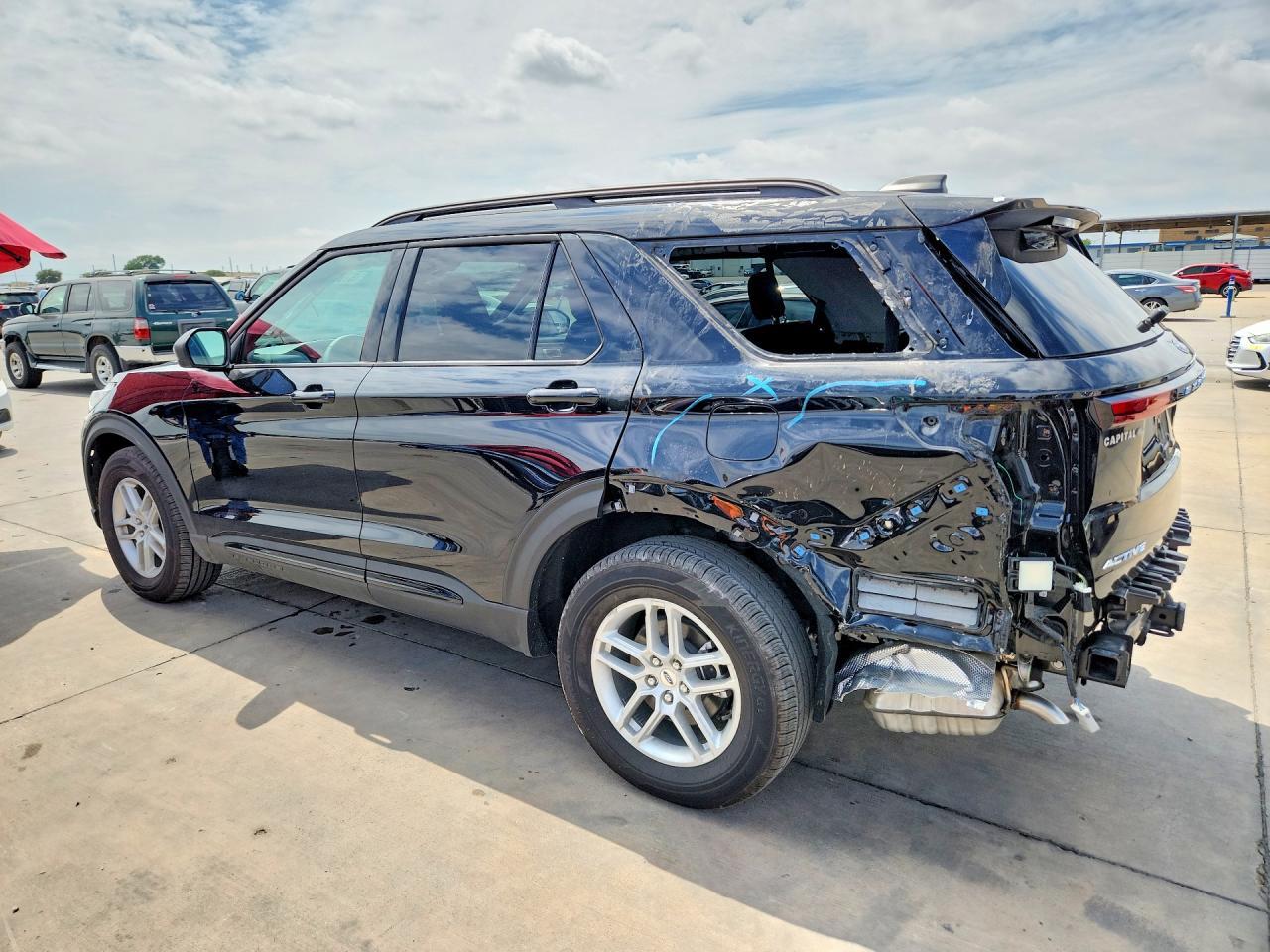 2026 Ford Explorer Active - Image 2