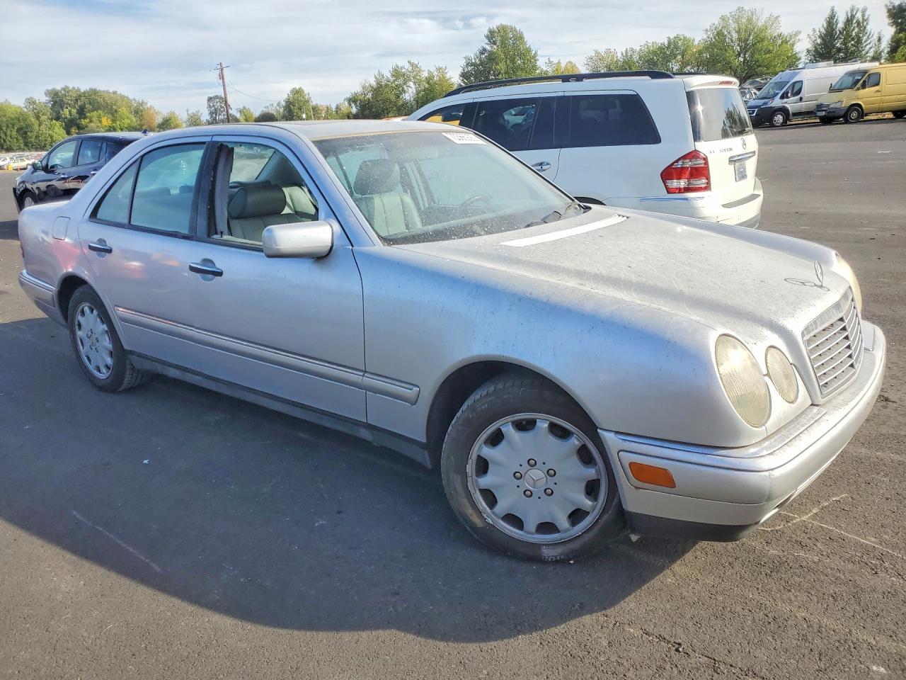 1999 Mercedes-Benz E 300Td - Image 4