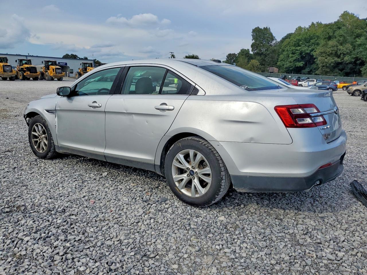 2014 Ford Taurus Se - Image 2
