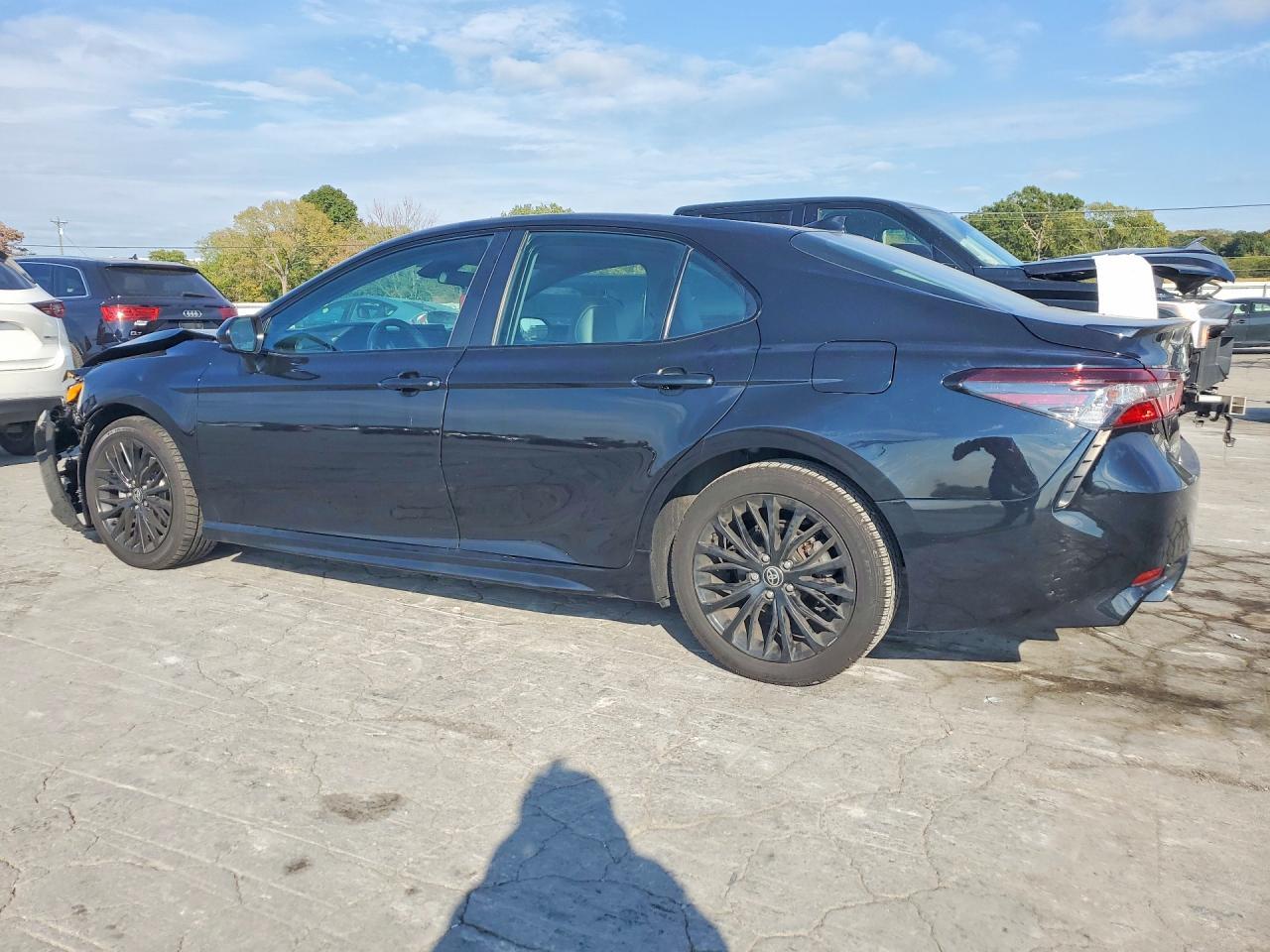 2021 Toyota Camry - Фото 2