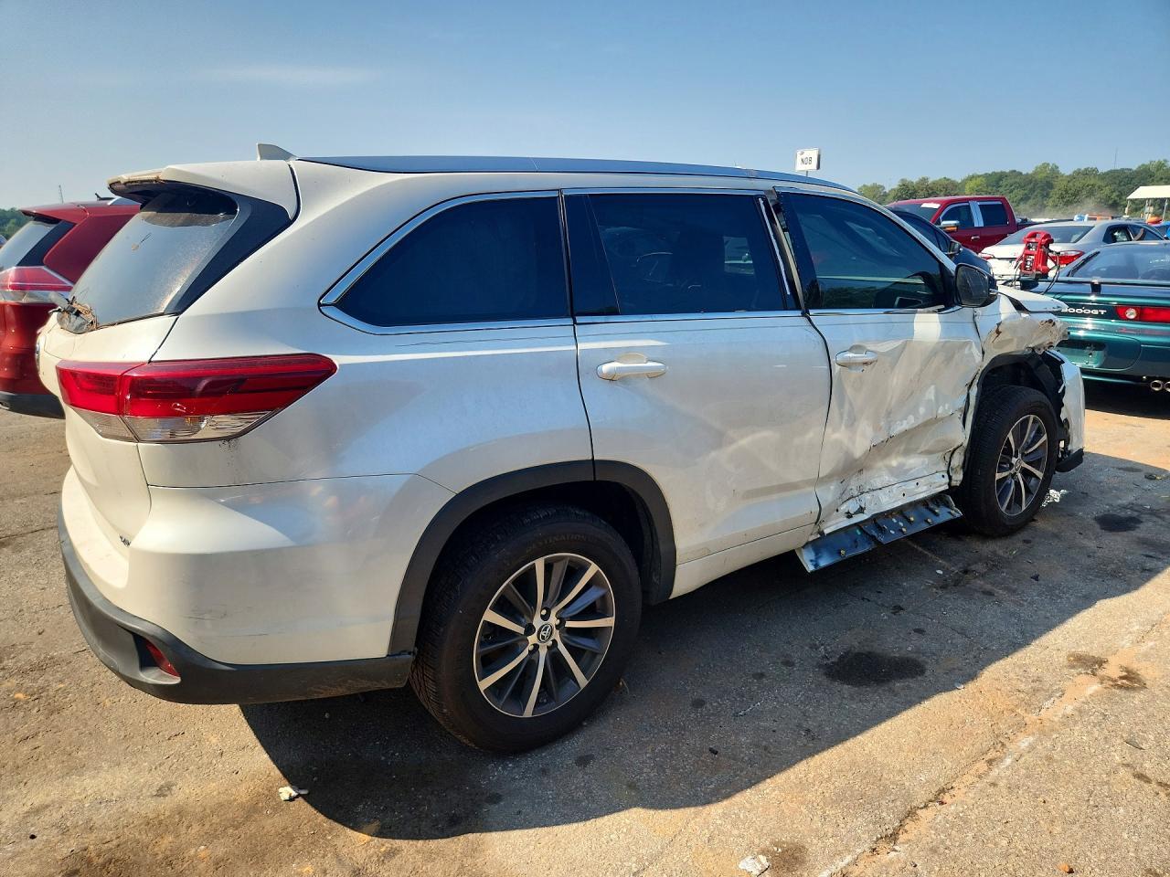 2018 Toyota Highlander Xle - Фото 3