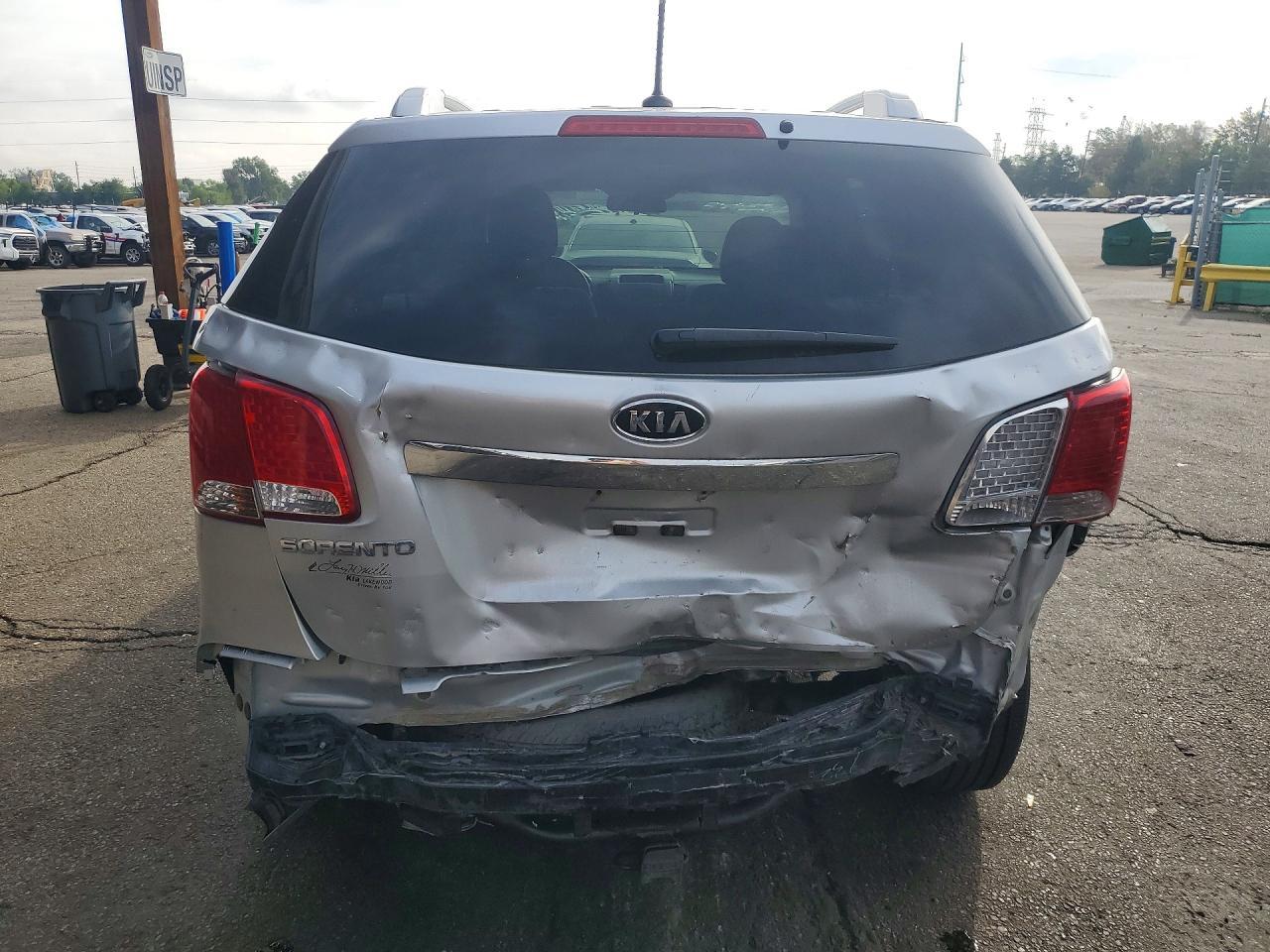 2012 Kia Sorento Lx - Image 6