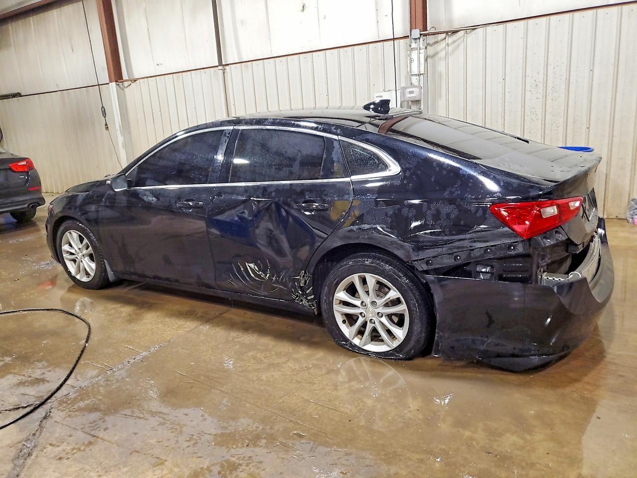 2017 Chevrolet Malibu Lt - Image 2