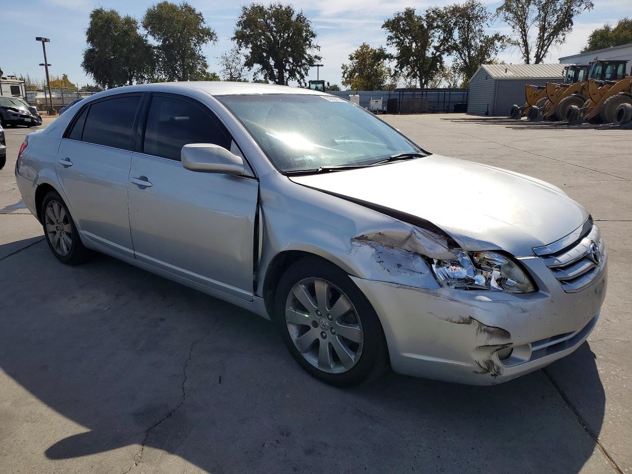 2007 Toyota Avalon Touring - Image 4