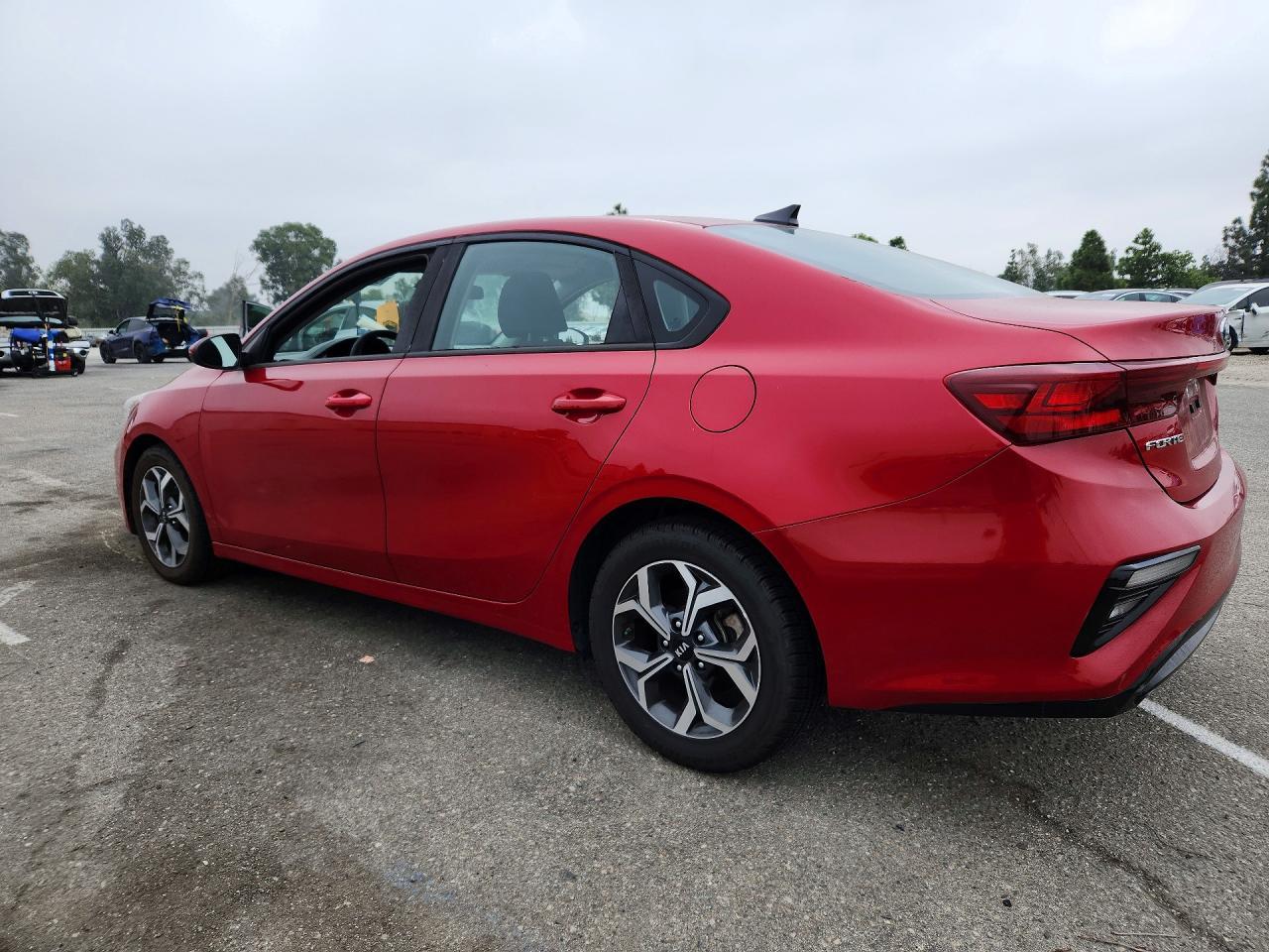 2021 Kia Forte Lxs - Фото 2