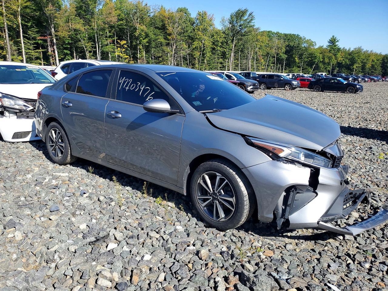 2023 Kia Forte Lxs - Image 4