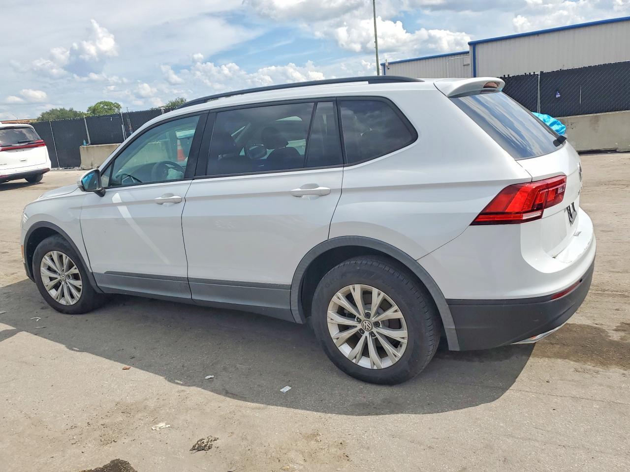 2019 Volkswagen Tiguan S - Фото 2