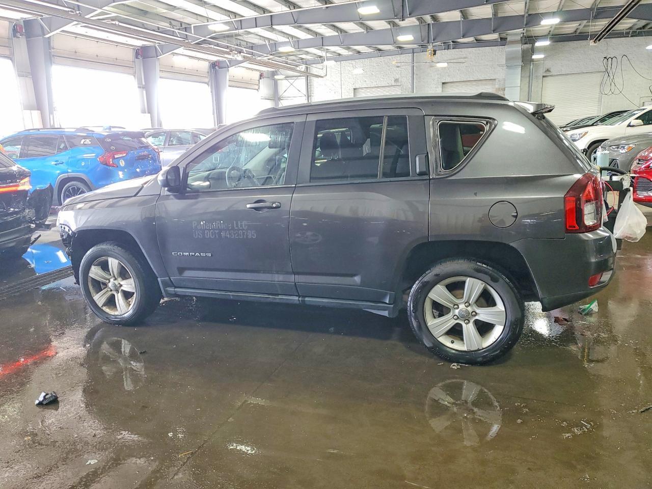 2016 Jeep Compass Sport - Фото 2