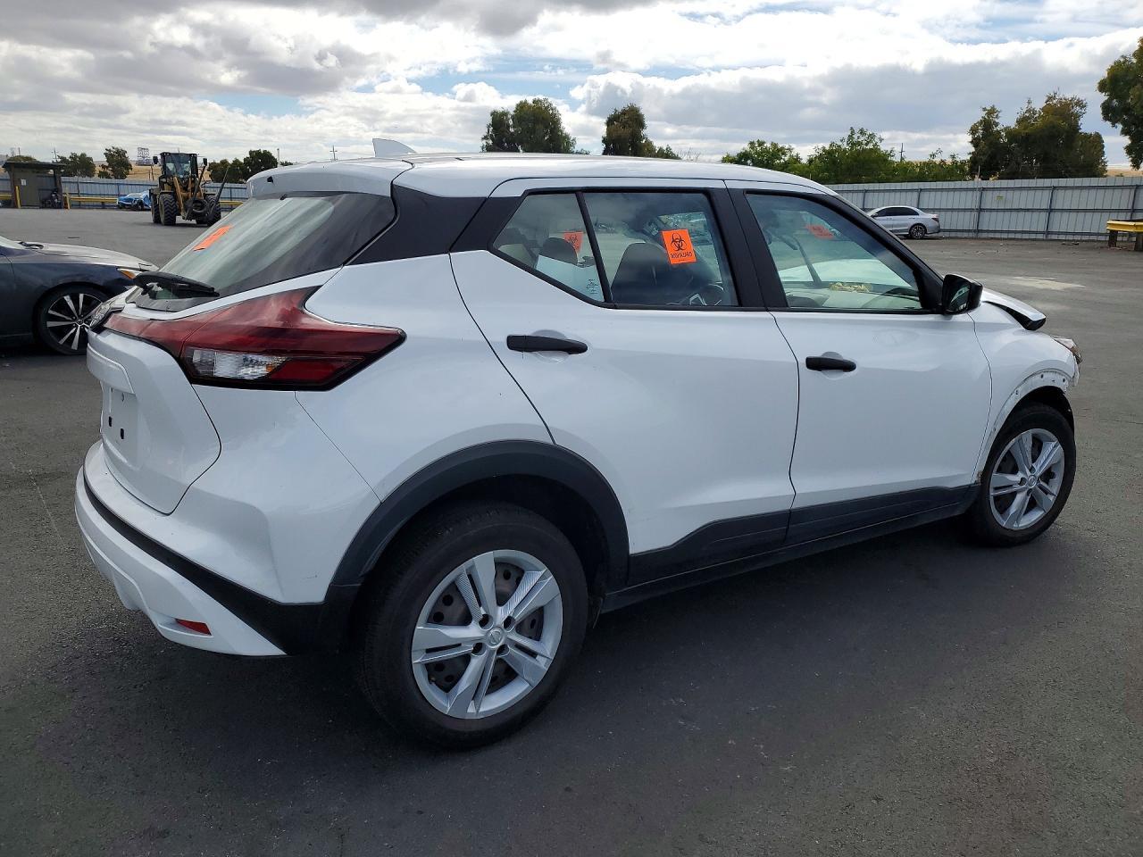 2022 Nissan Kicks S - Фото 3