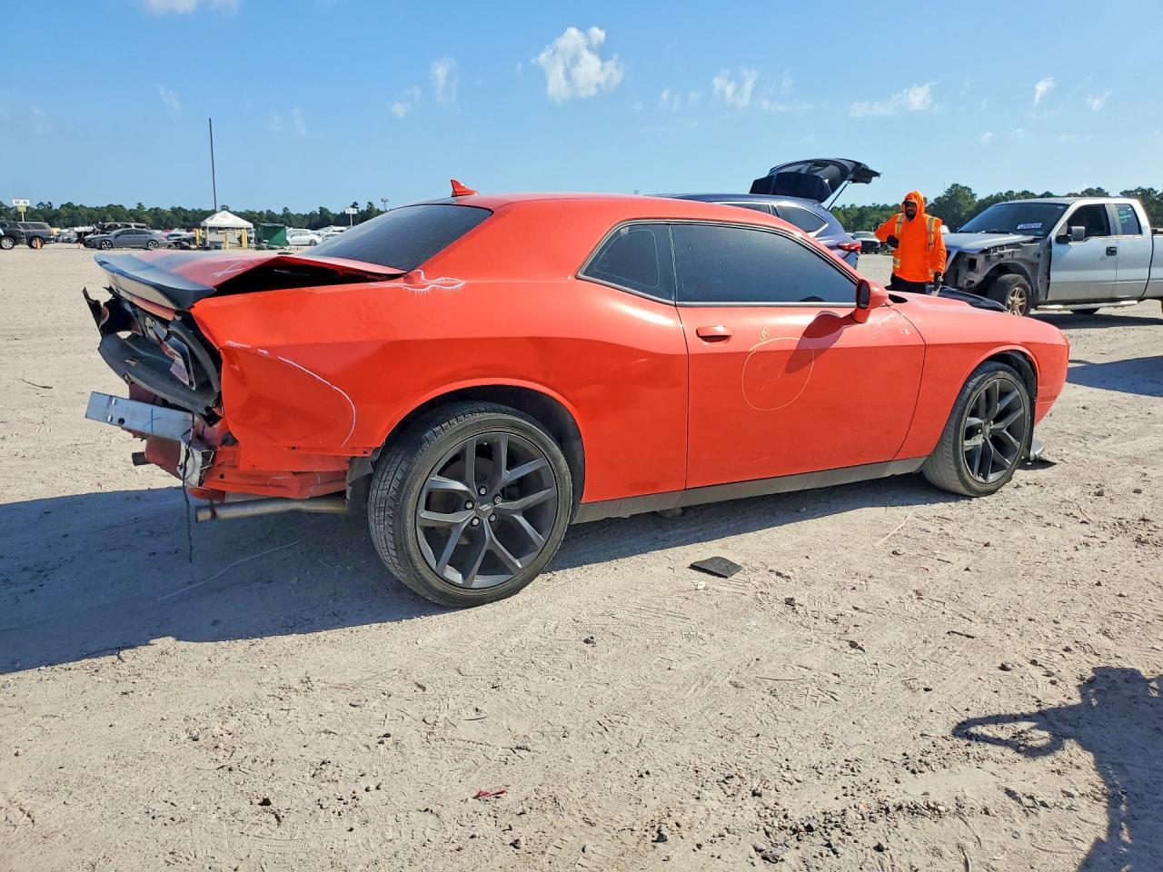 2022 Dodge Challenger Sxt - Image 3