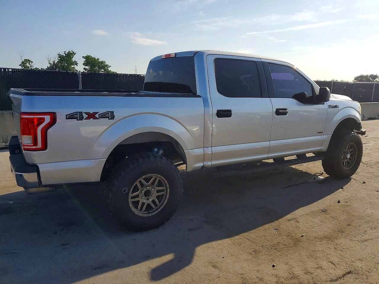 2017 Ford F150 Supercrew - Фото 3