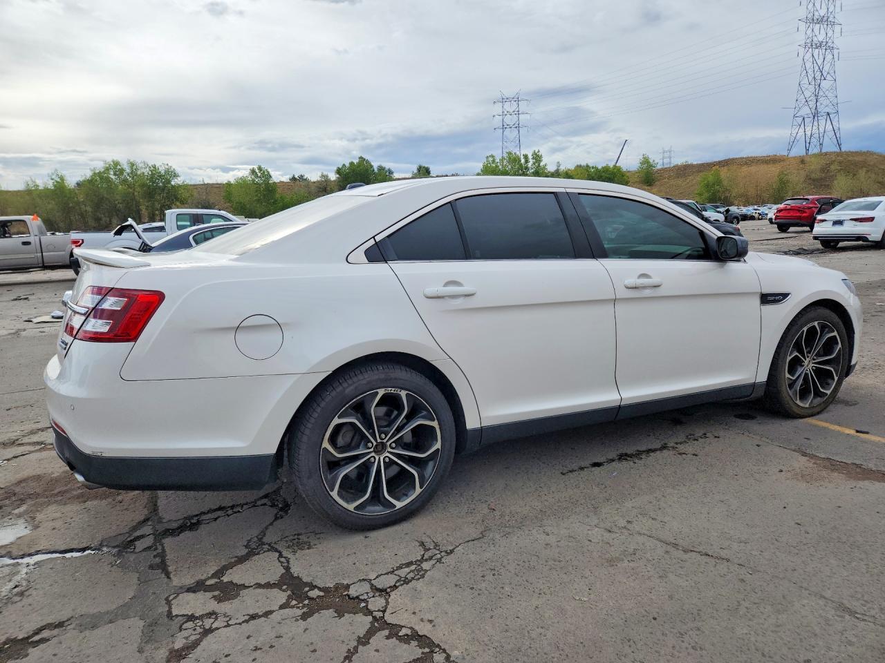 2017 Ford Taurus Sho - Фото 3