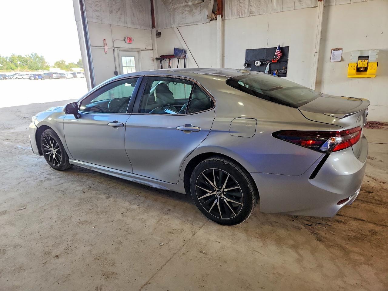 2023 Toyota Camry Se - Фото 2