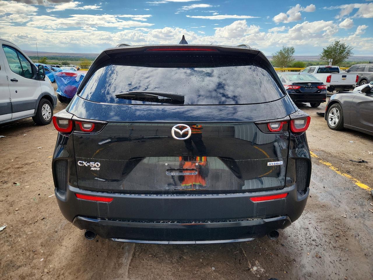 2025 Mazda Cx-50 Premium - Image 6