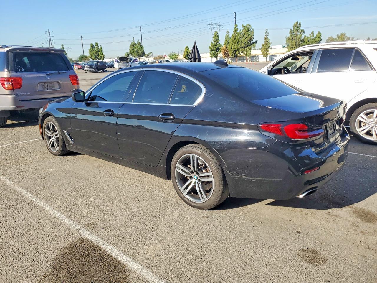 2022 BMW 530I - Фото 2