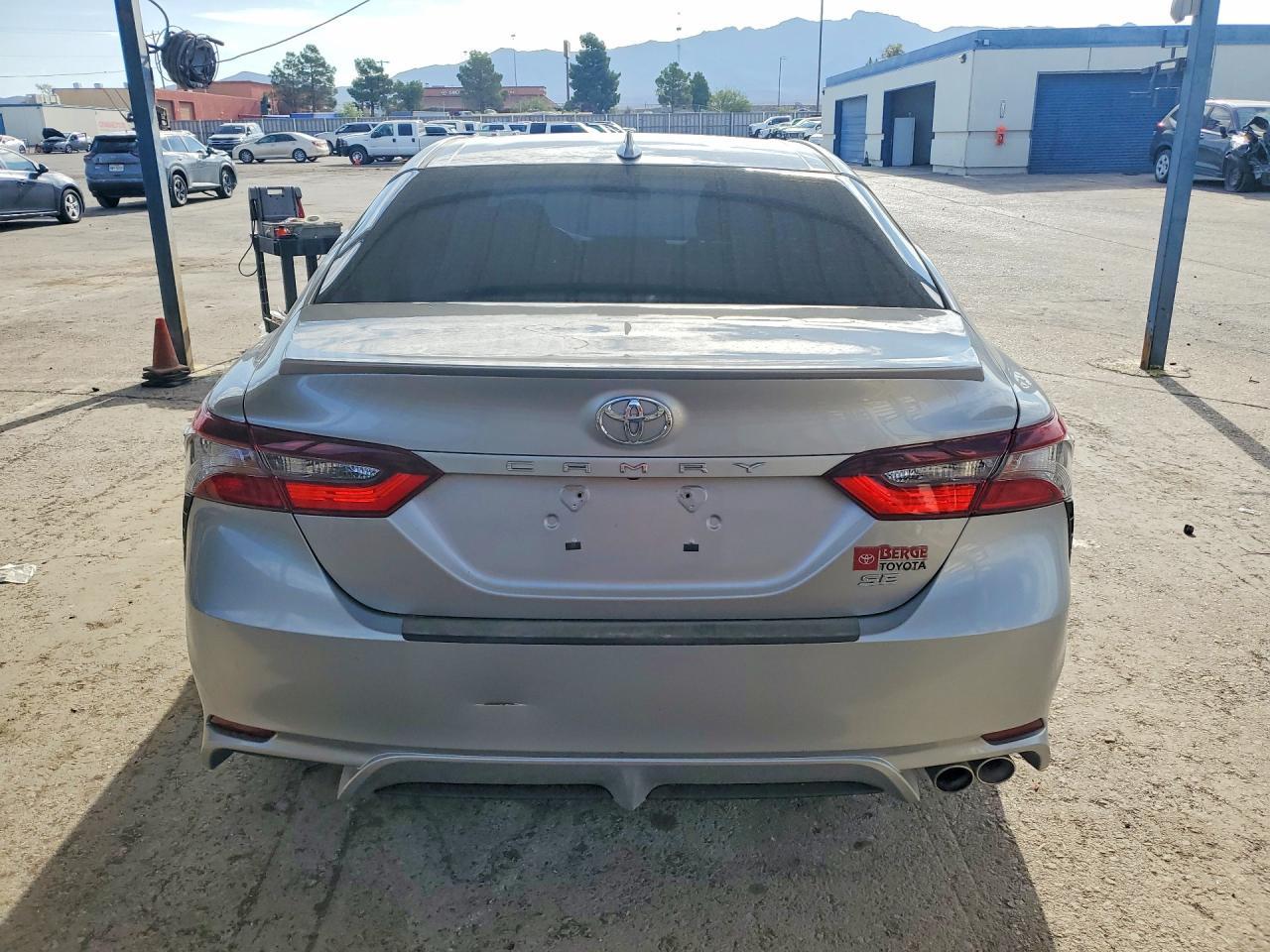 2022 Toyota Camry Se - Image 6