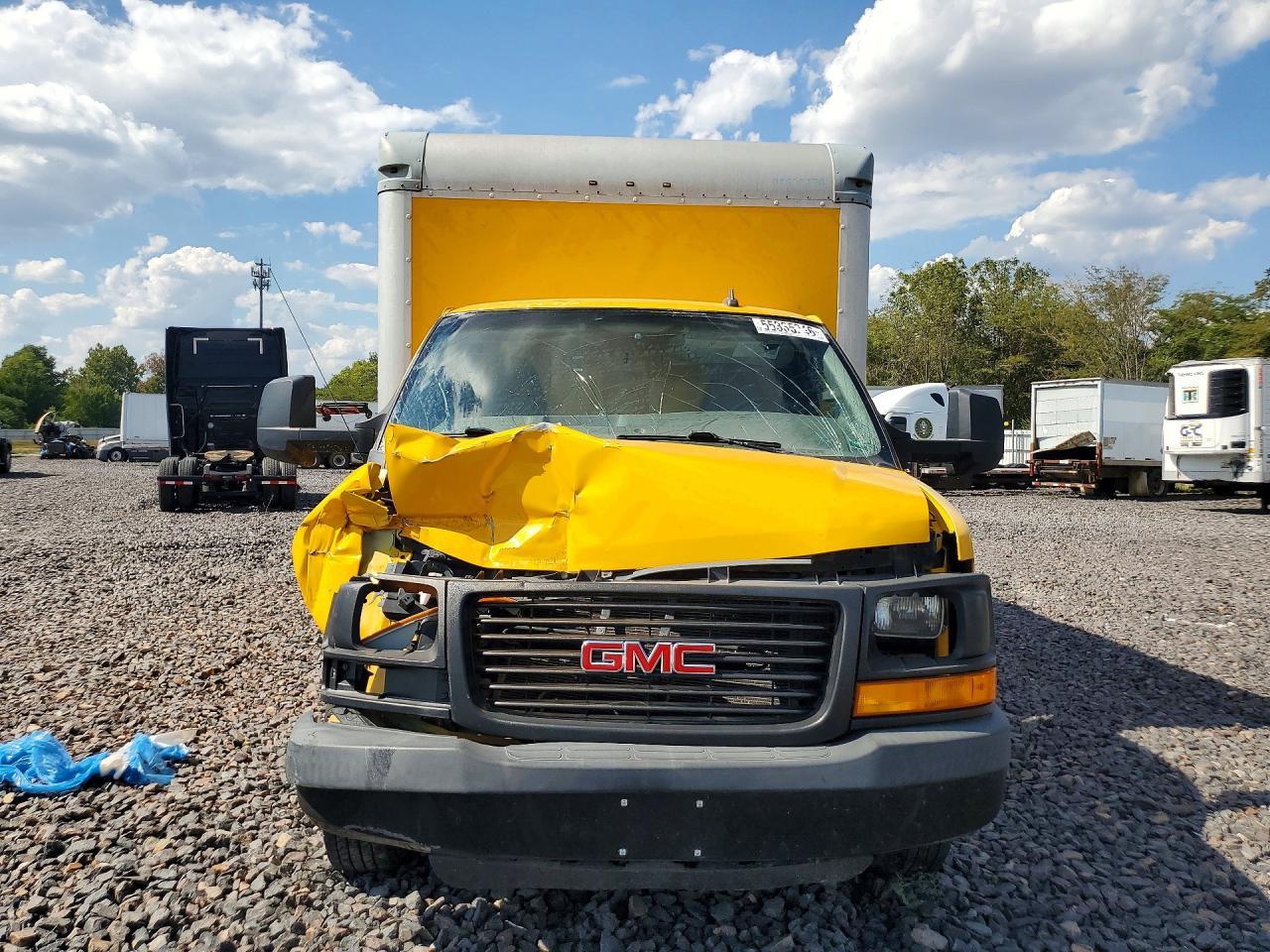 2016 GMC Savana Box Truck - Image 5