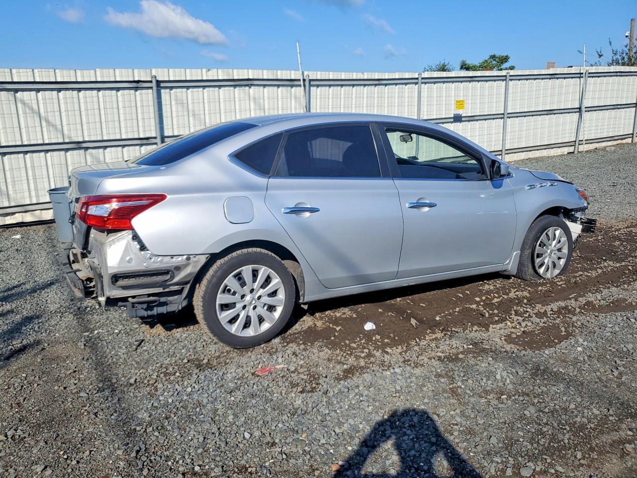 2016 Nissan Sentra S - Image 3