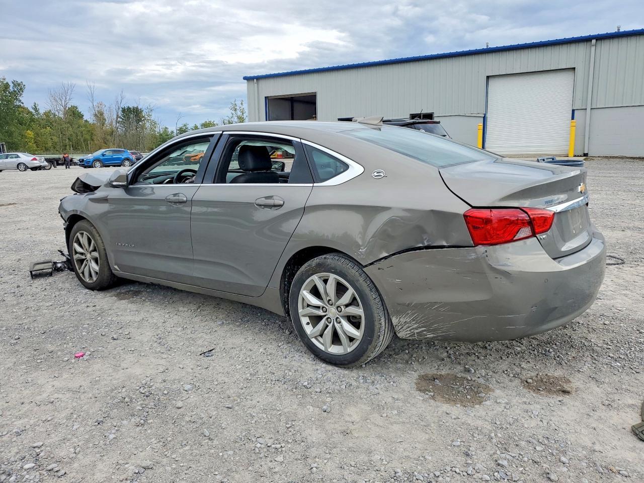 2017 Chevrolet Impala Lt - Image 2