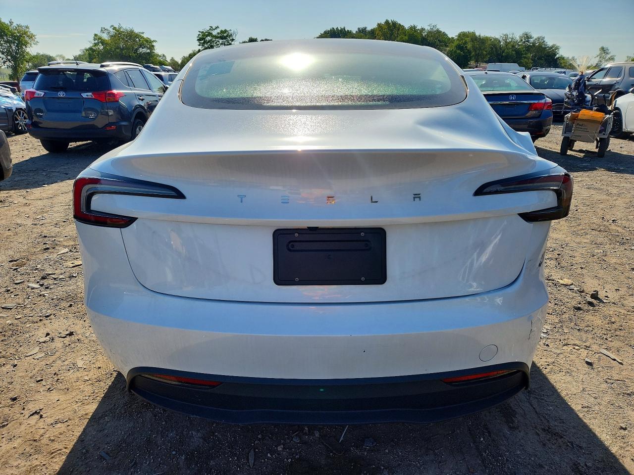 2025 Tesla Model 3 - Фото 6