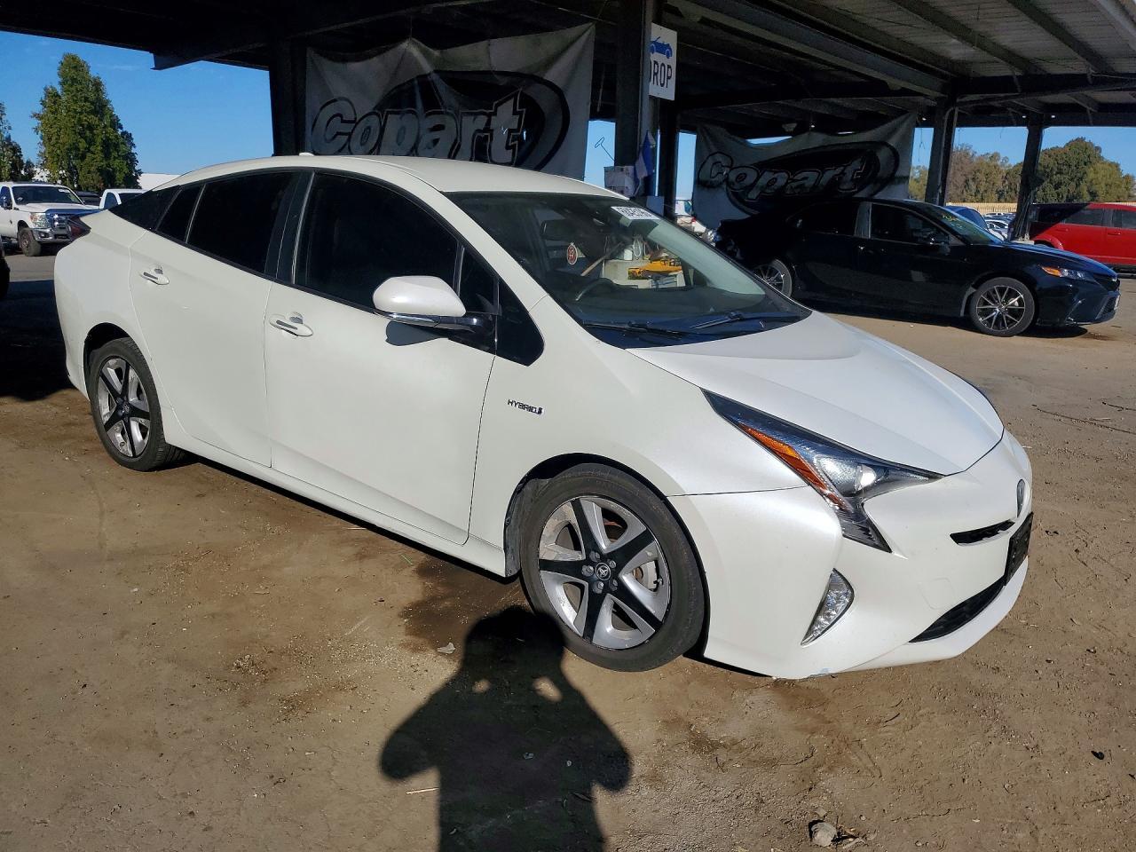 2016 Toyota Prius Four Touring - Фото 4