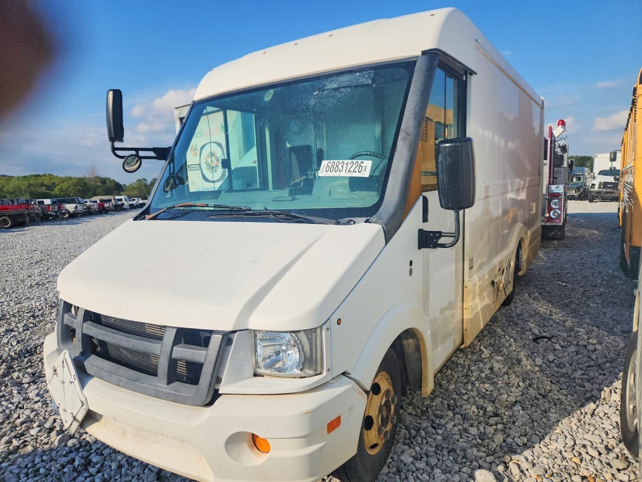2017 Isuzu Reach - Delivery Van
