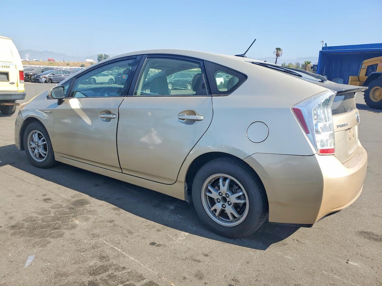 2010 Toyota Prius Iii - Фото 2