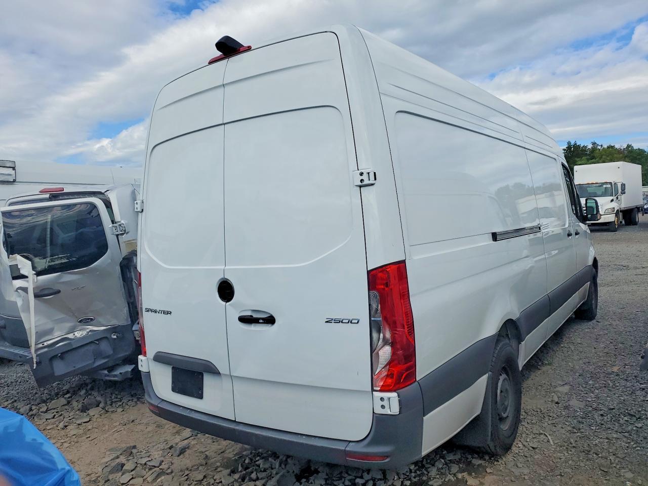 2025 Mercedes-Benz Sprinter 2500 - Фото 3
