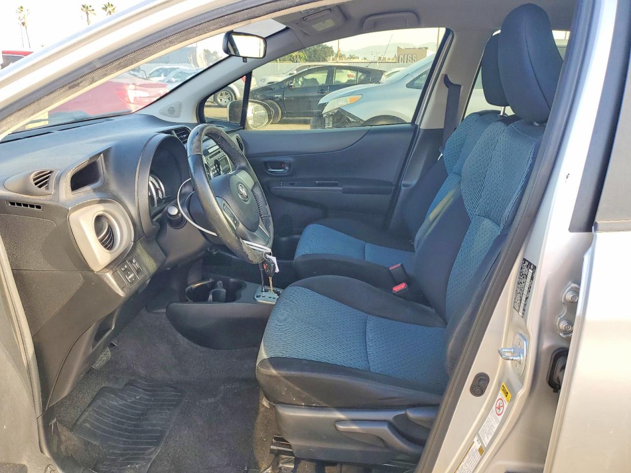 2012 Toyota Yaris - Image 7