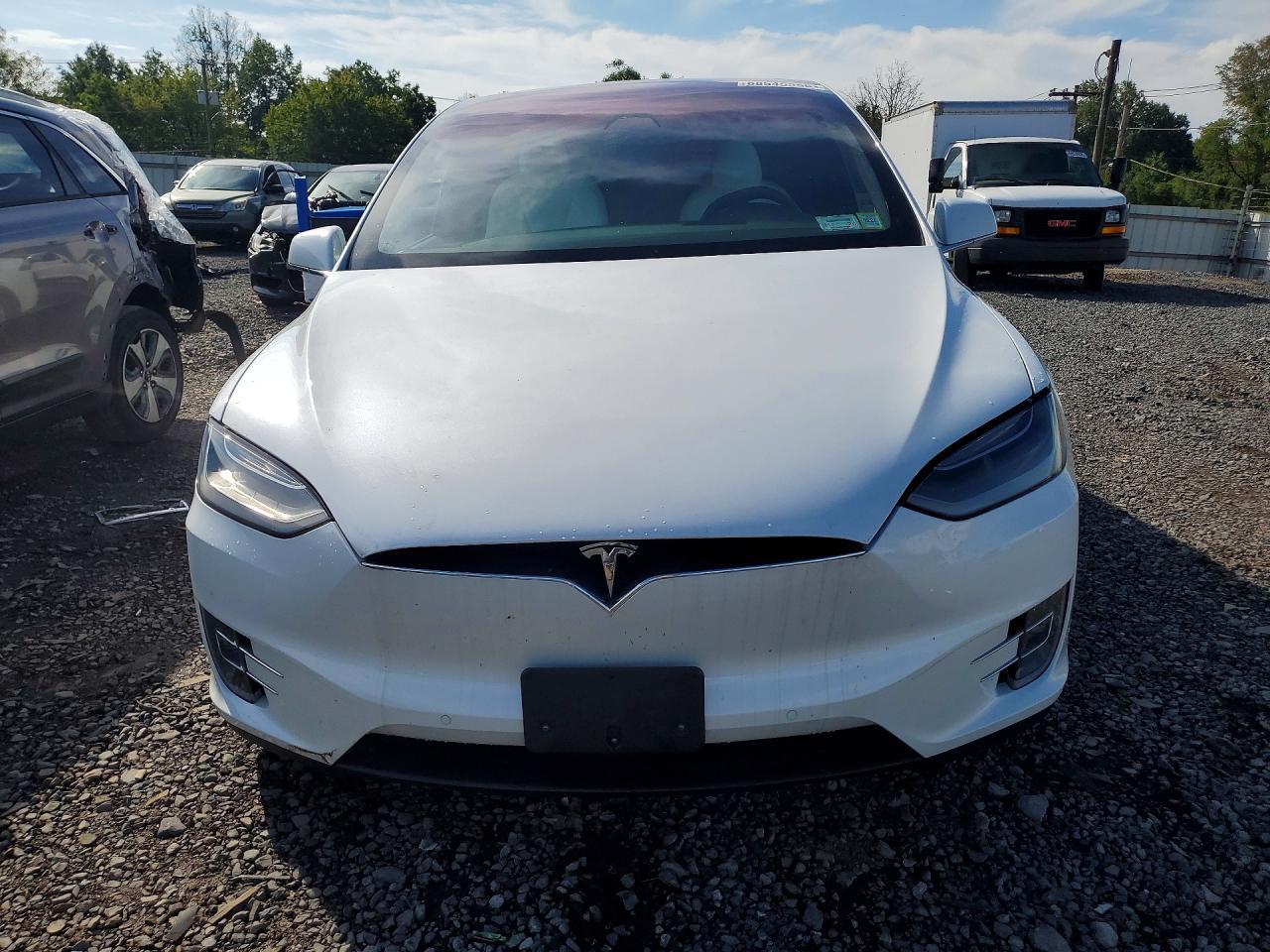 2021 Tesla Model X - Image 5