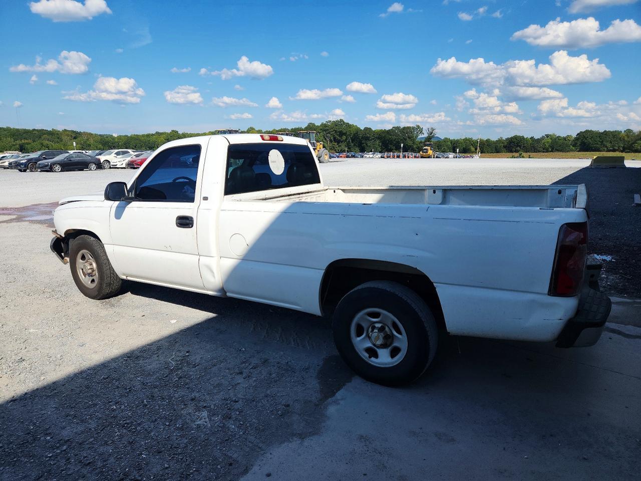 2003 Chevrolet Silverado C1500 - Image 2