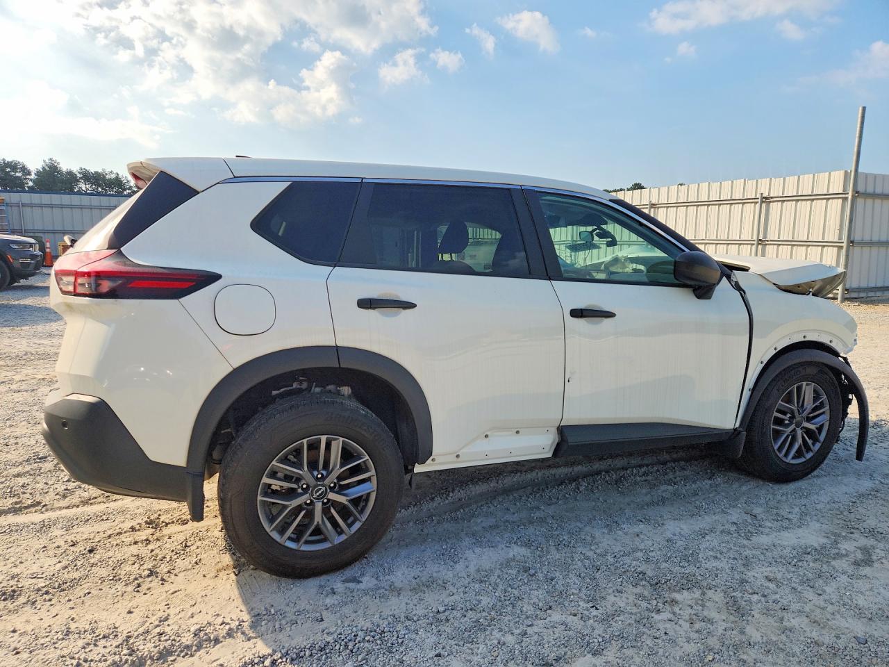 2023 Nissan Rogue S - Фото 3