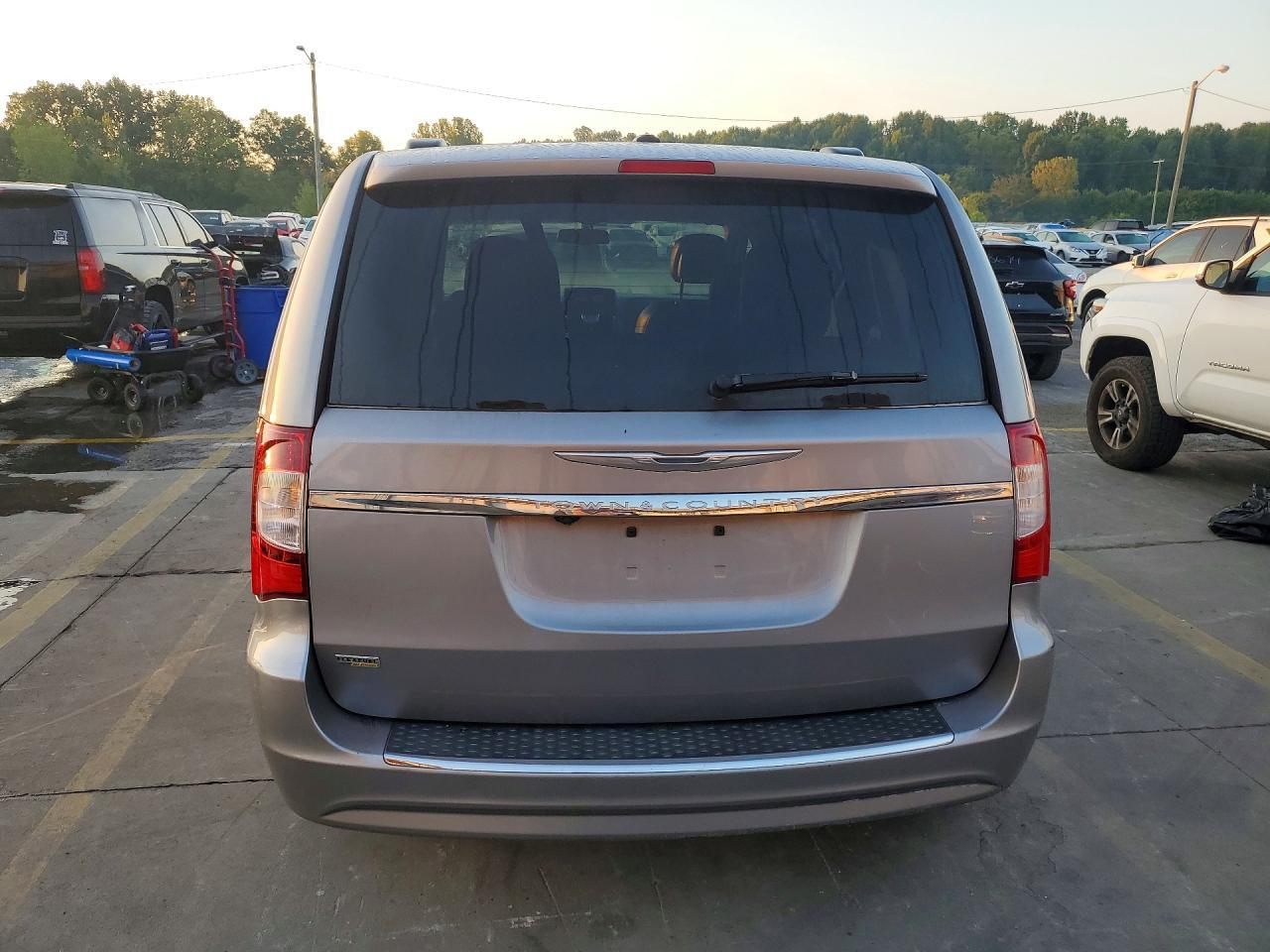 2014 Chrysler Town & Country Touring - Фото 6