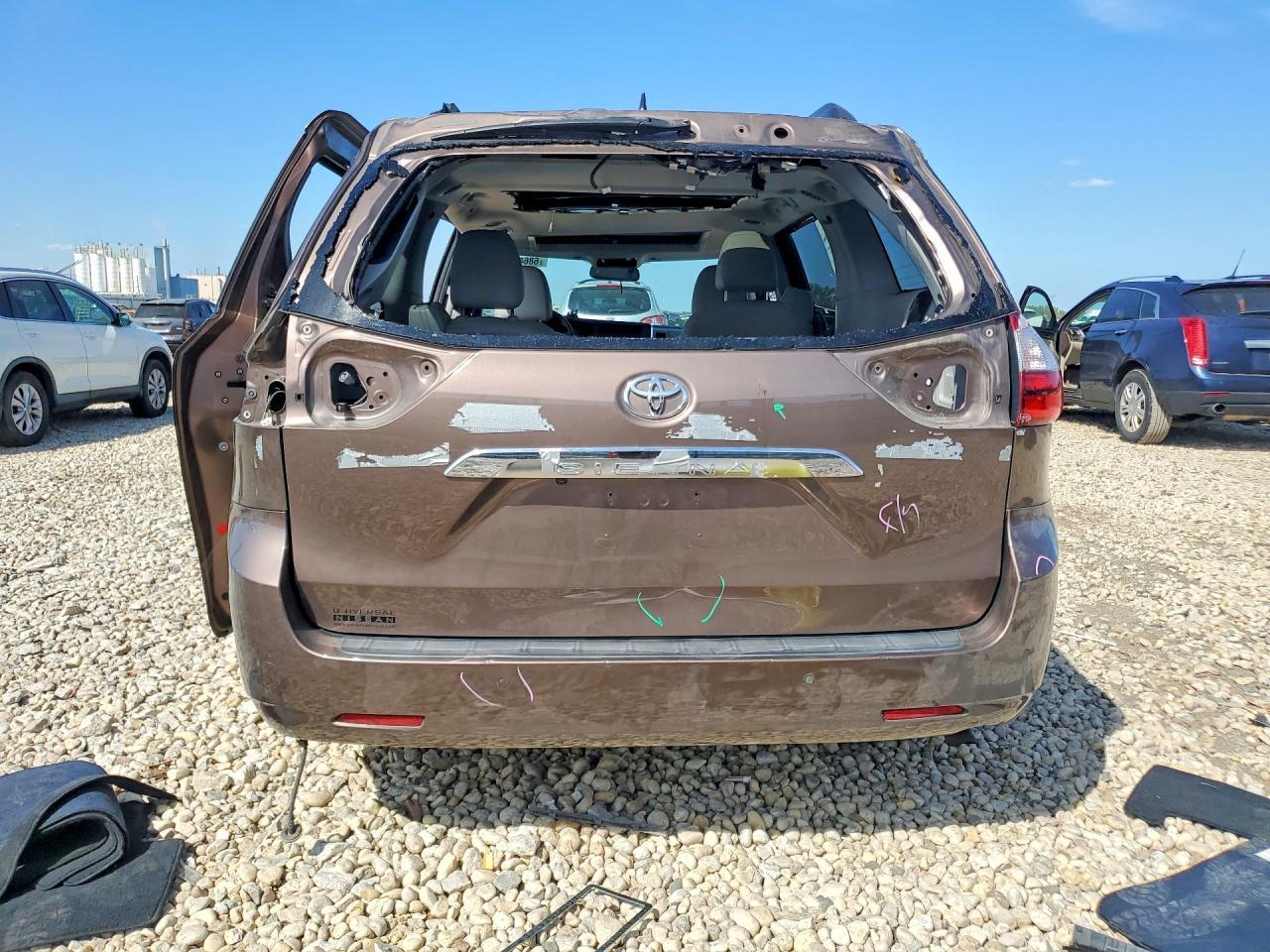 2018 Toyota Sienna Limited 7-Passenger - Image 6