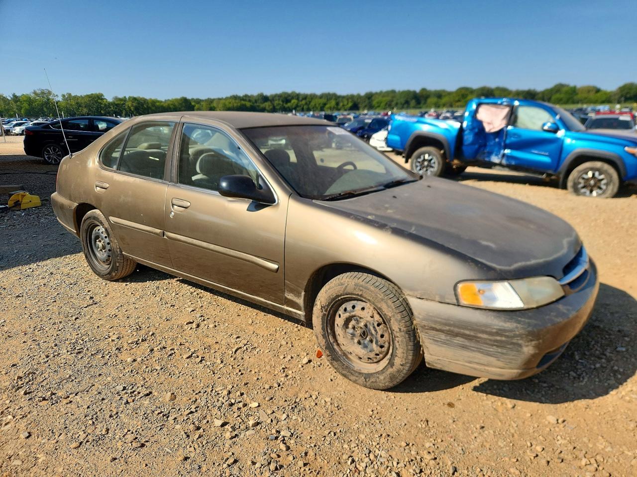 1999 Nissan Altima Xe - Фото 4