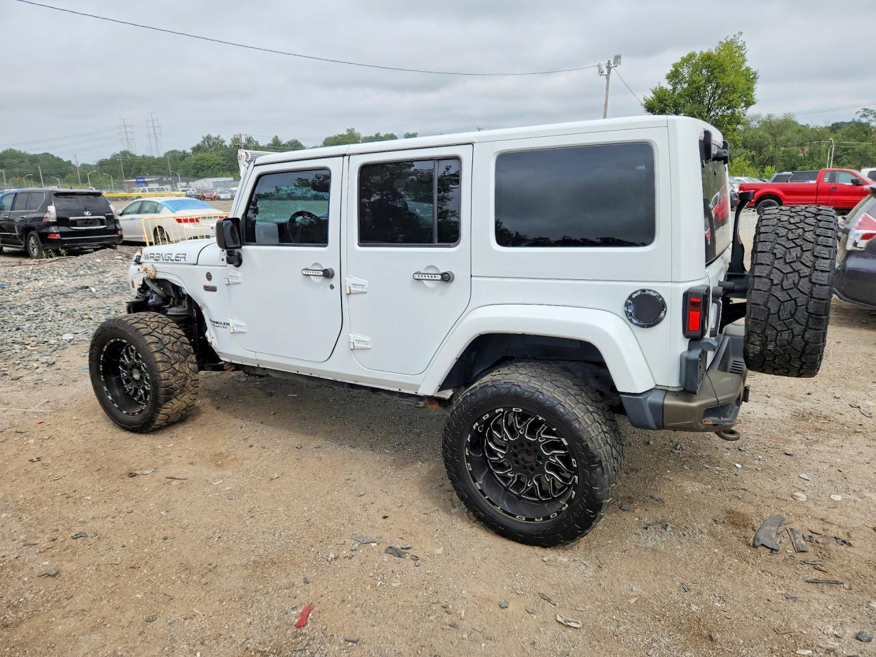 2017 Jeep Wrangler Unlimited Sahara - Image 2