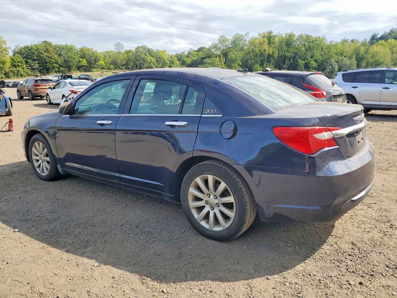 2014 Chrysler 200 Limited - Фото 2