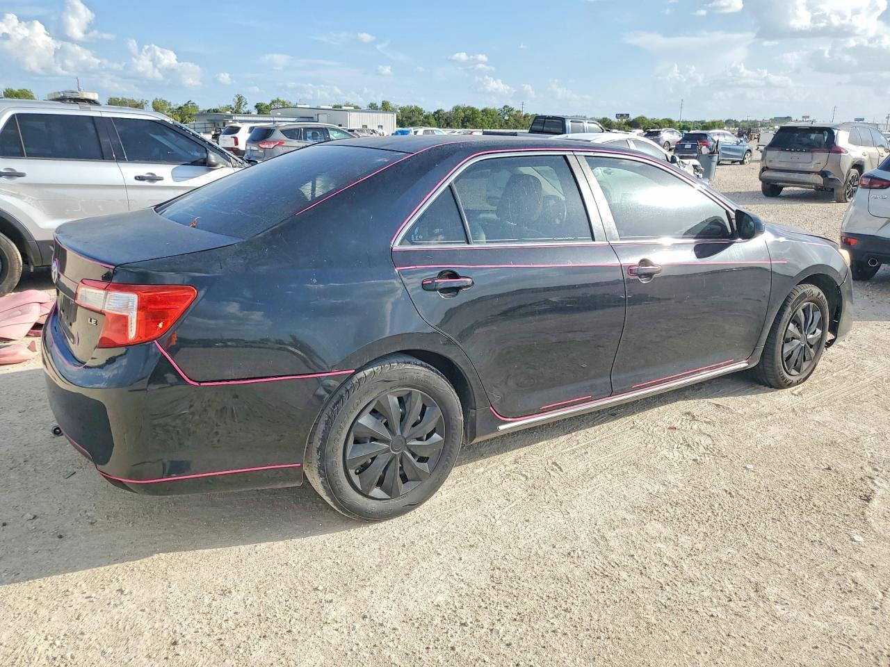 2014 Toyota Camry Le - Image 3