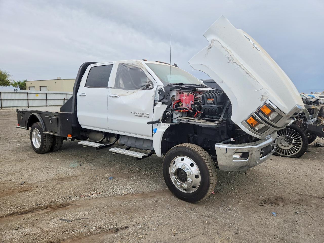 2024 Chevrolet Silverado Medium Duty - Image 4
