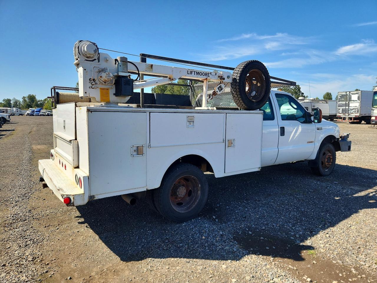 2003 Ford F550 Super Duty - Image 3