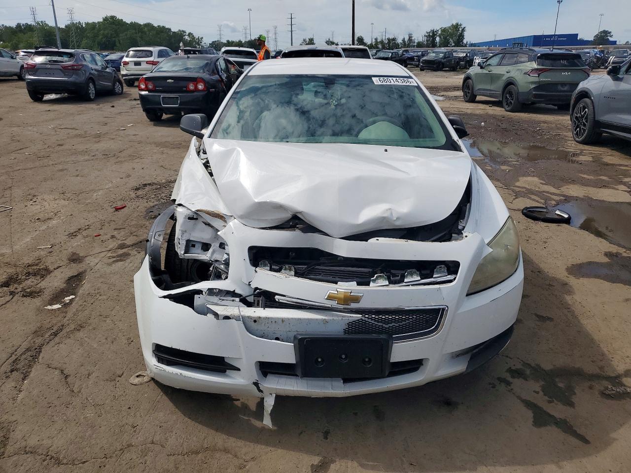2011 Chev Malibu - Image 5