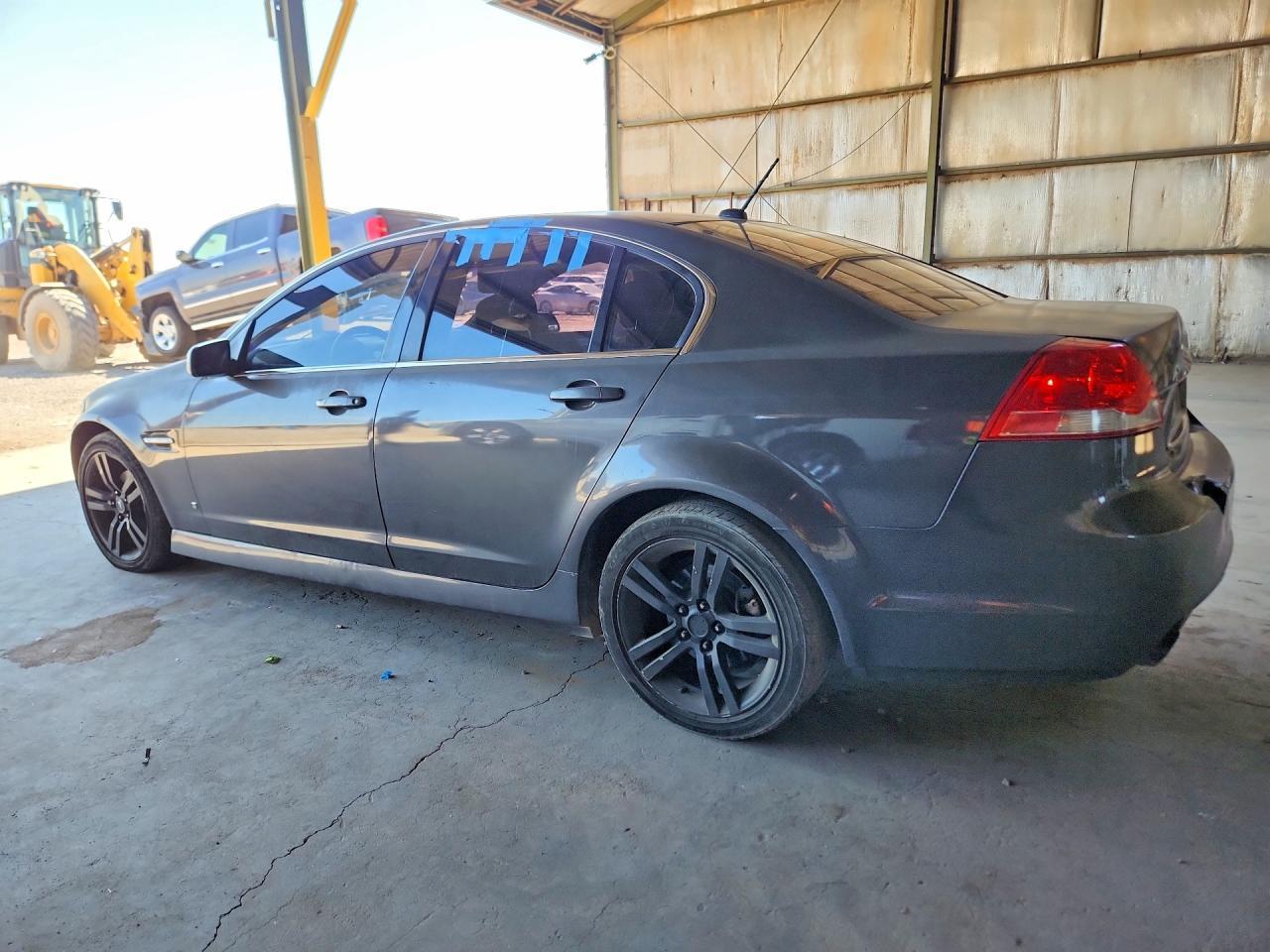 2009 Pontiac G8 - Image 2