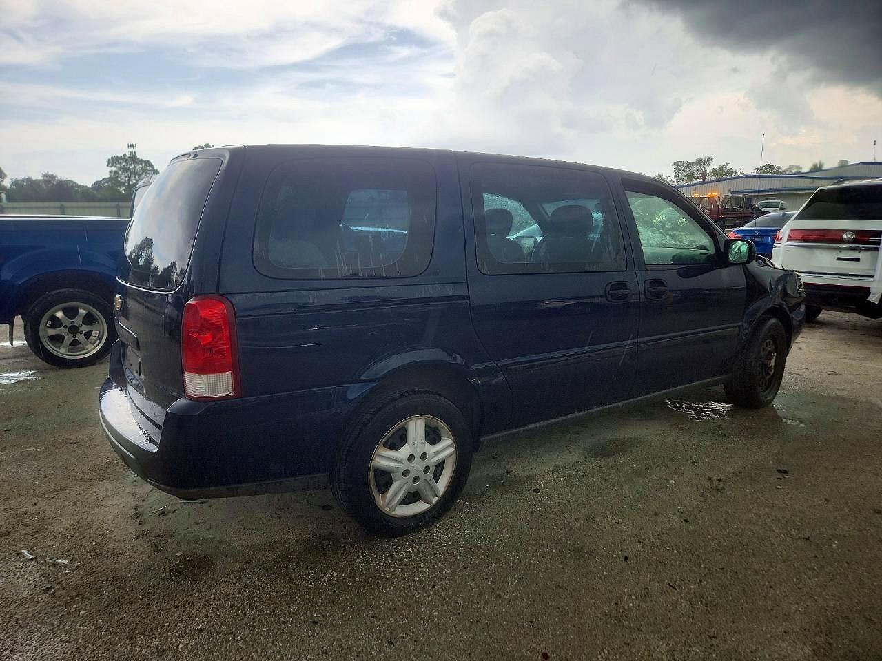 2005 Chevrolet Uplander - Image 3