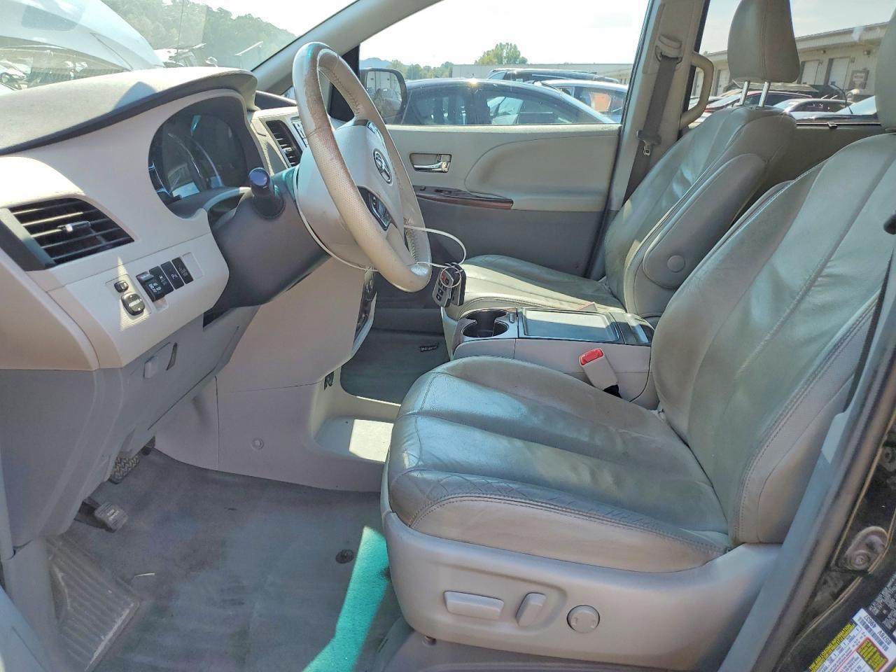2014 Toyota Sienna Xle 8-Passenger - Фото 7