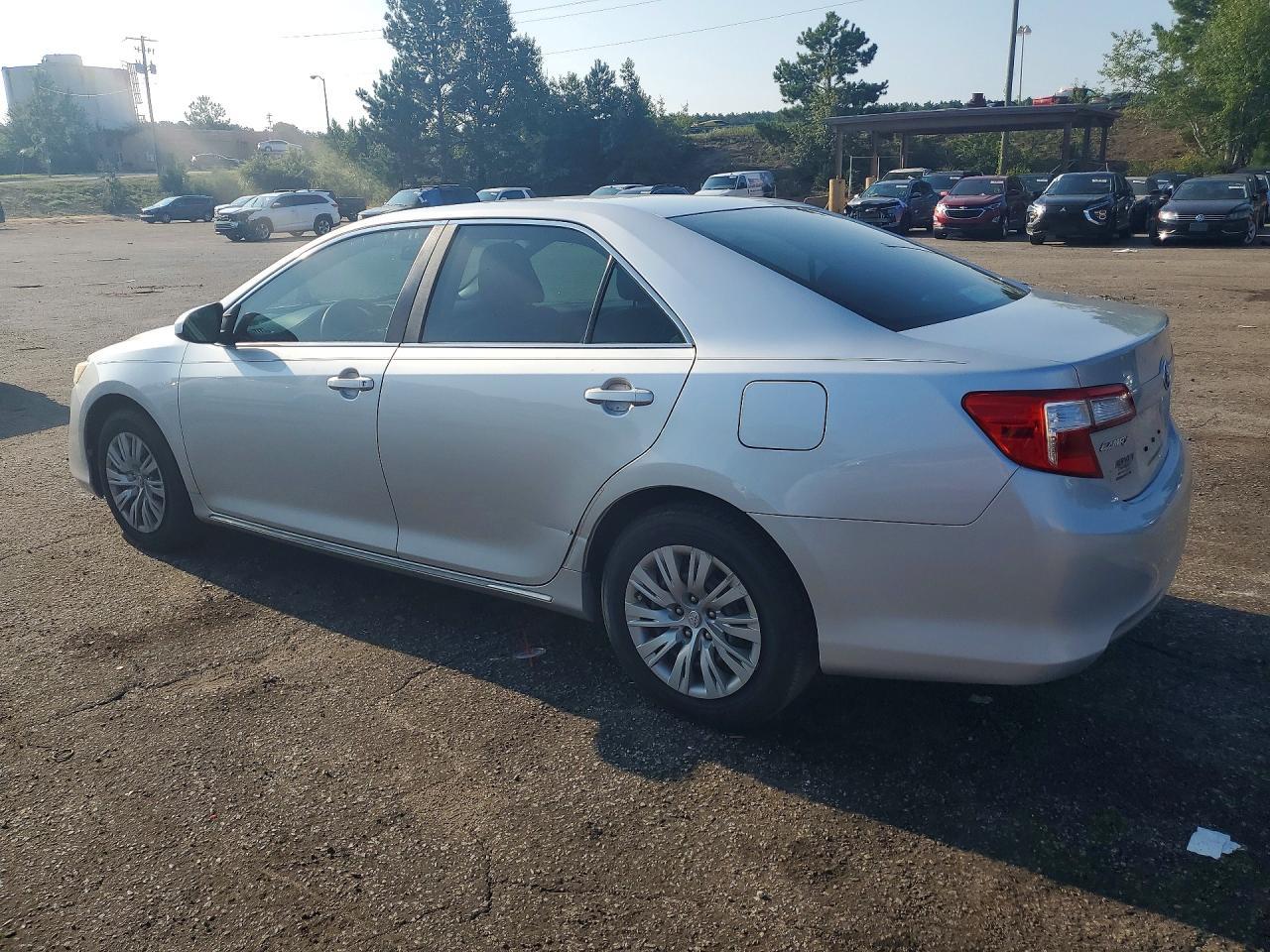 2014 Toyota Camry Le - Фото 2