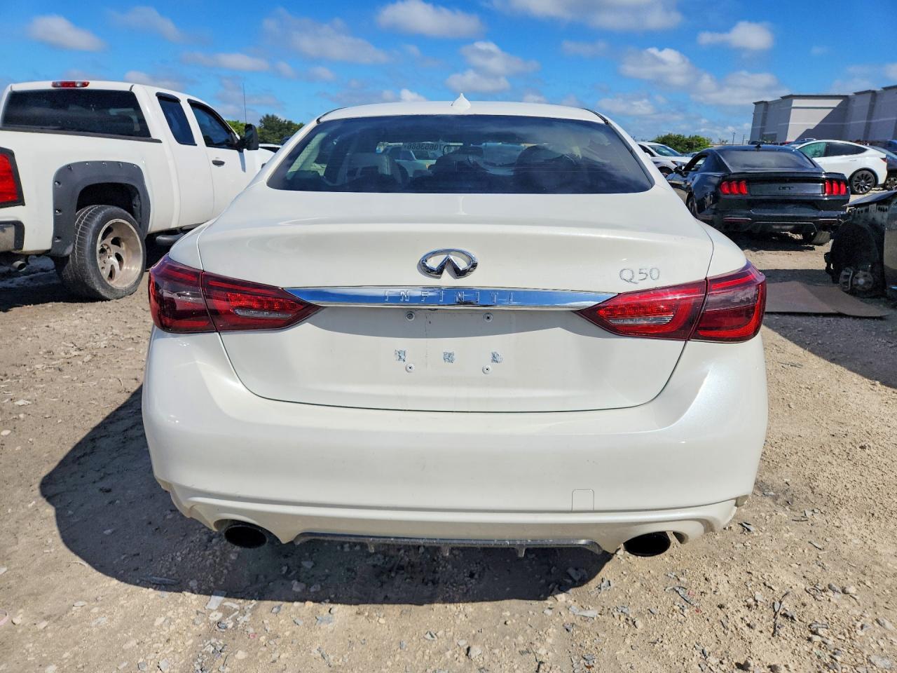 2018 Infiniti Q50 3.0T Luxe - Image 6