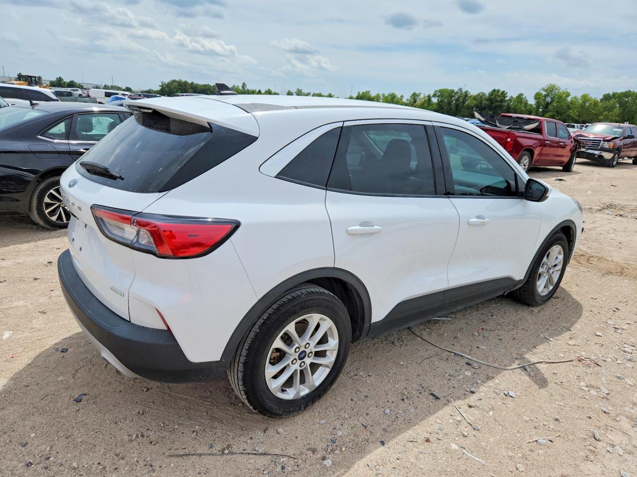 2020 Ford Escape Se - Фото 3