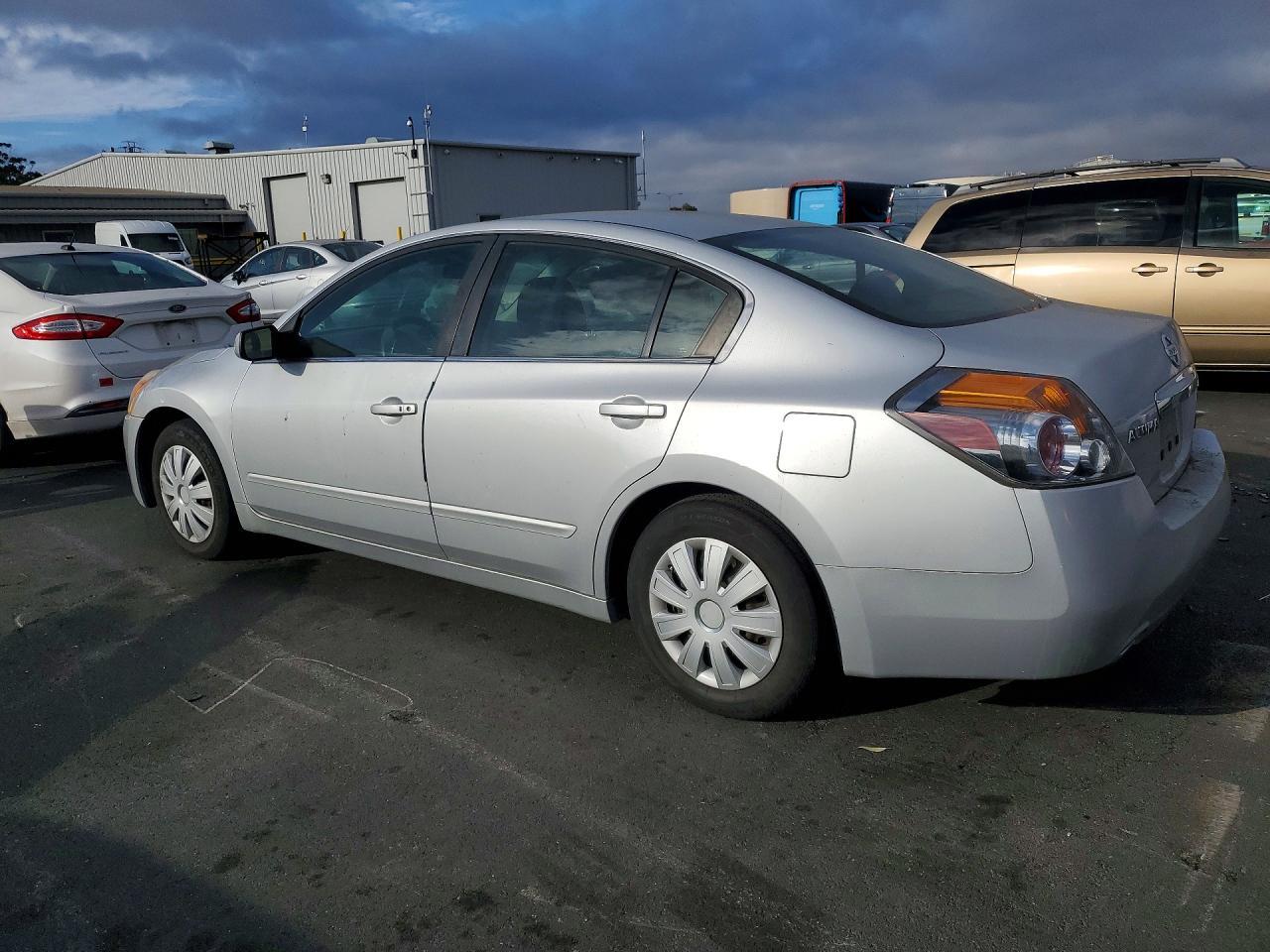 2012 Nissan Altima 2.5 - Image 2